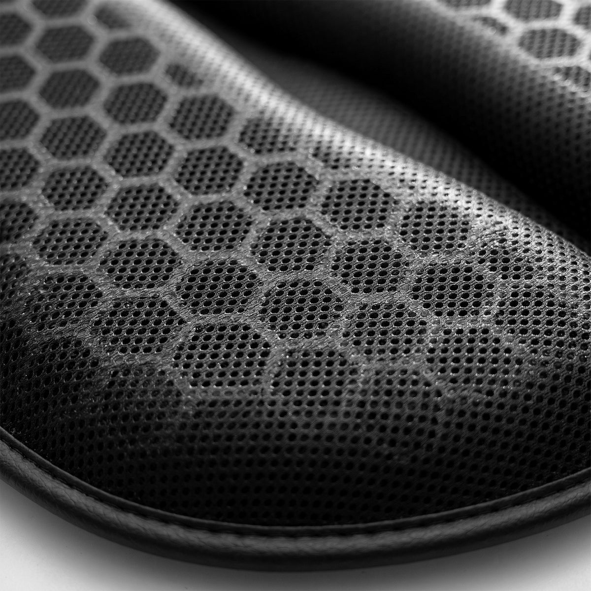 Close-up of the perforated mesh top over the honeycomb gel